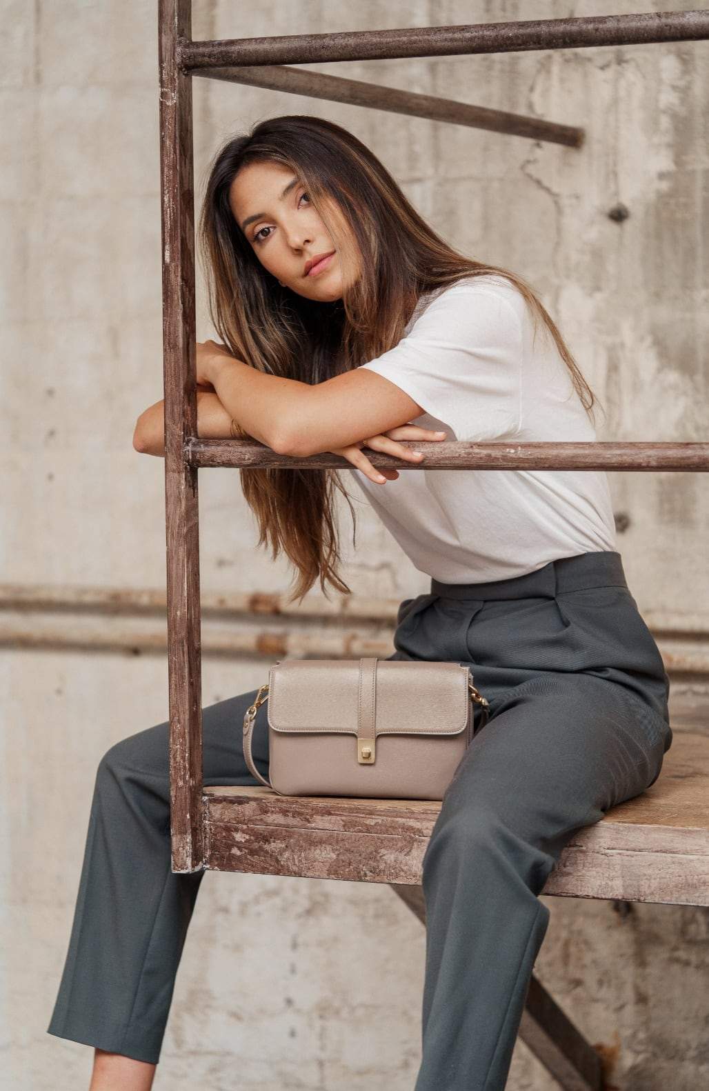 lifestyle-portrait-2-taupe